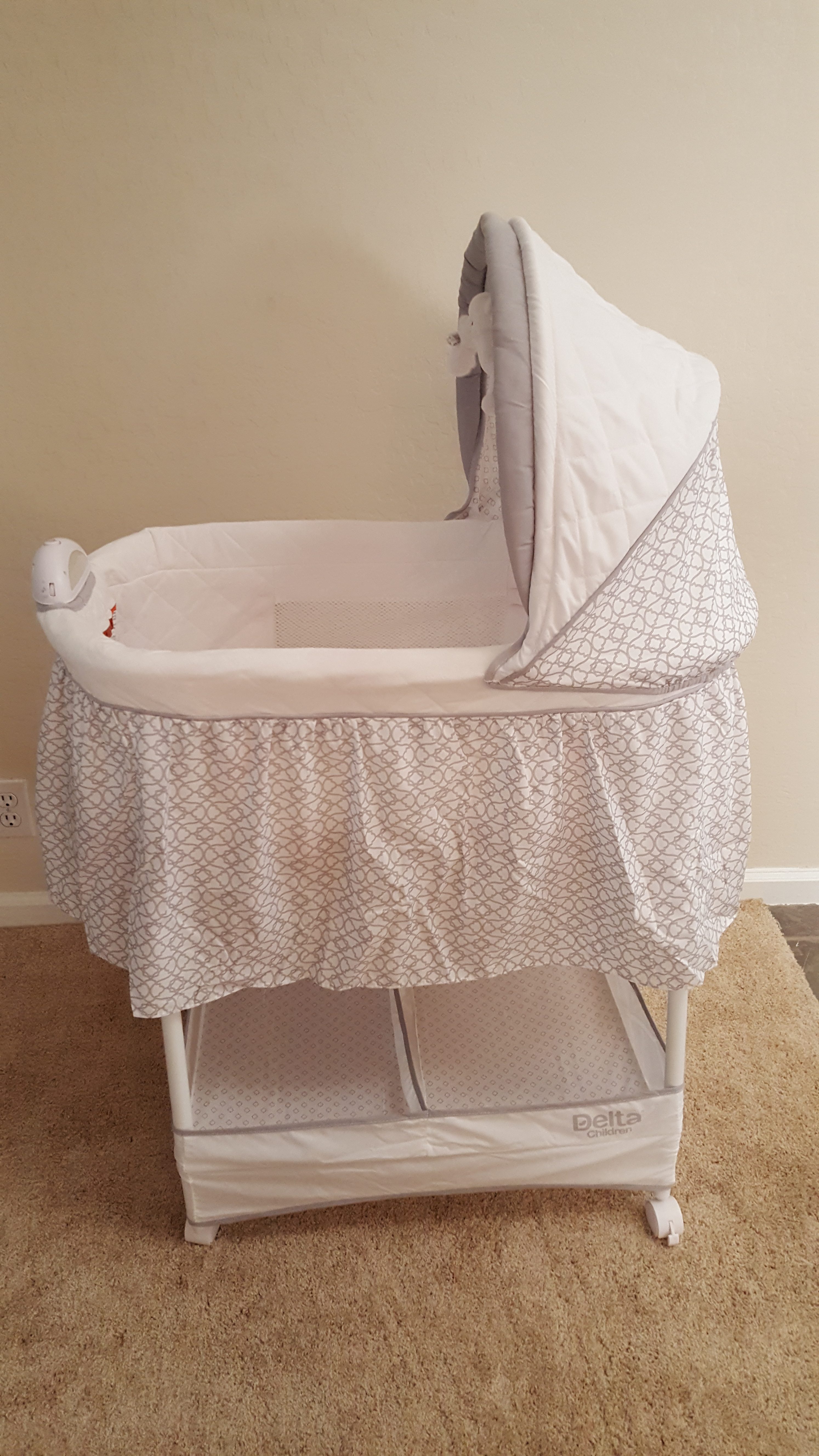 delta bassinet vibrate